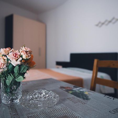 Home Peterpan, B&B Direttamente Sulla Piazza Casal Fiumanese Exteriér fotografie