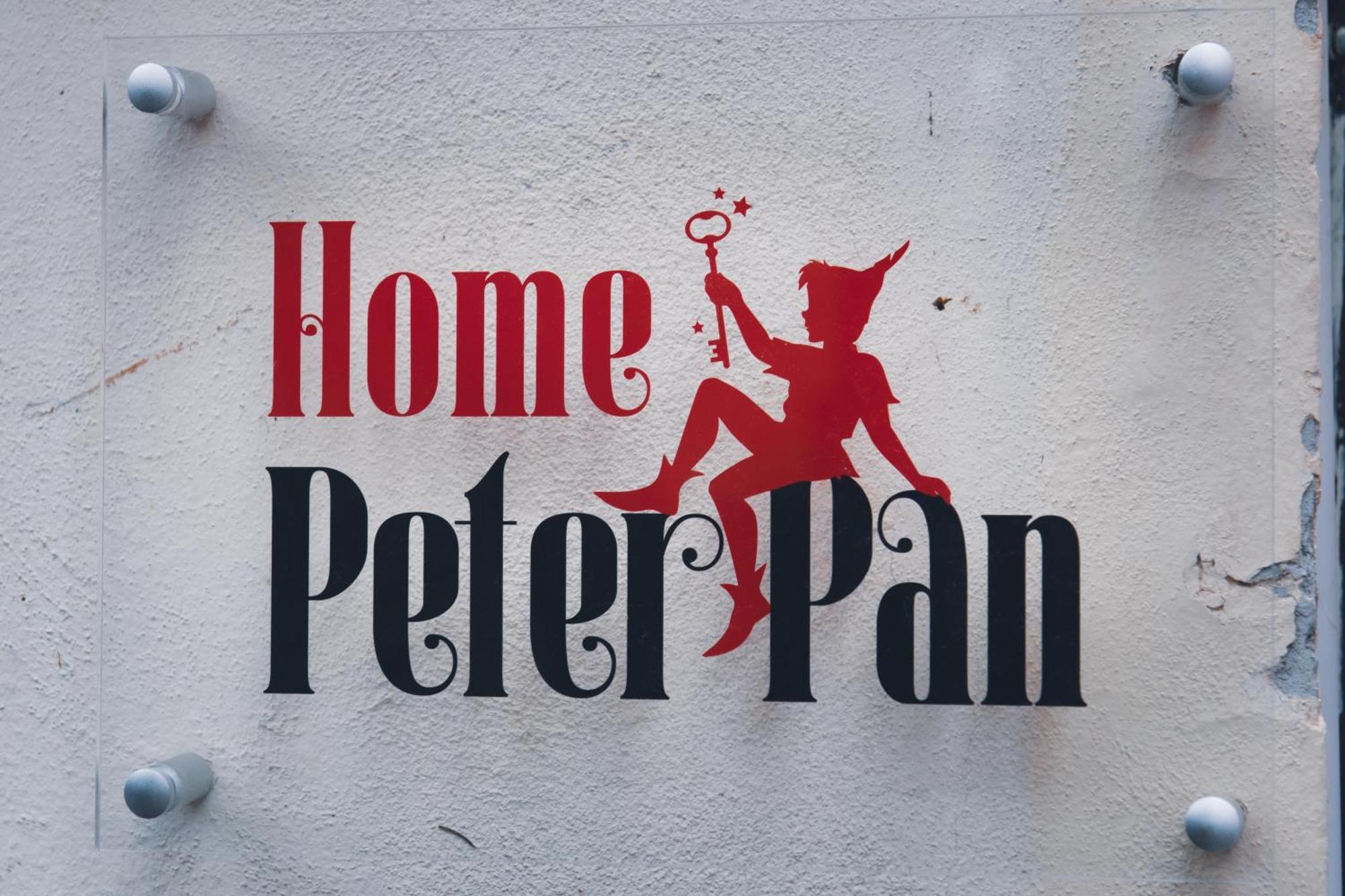 Home Peterpan, B&B Direttamente Sulla Piazza Casal Fiumanese Exteriér fotografie