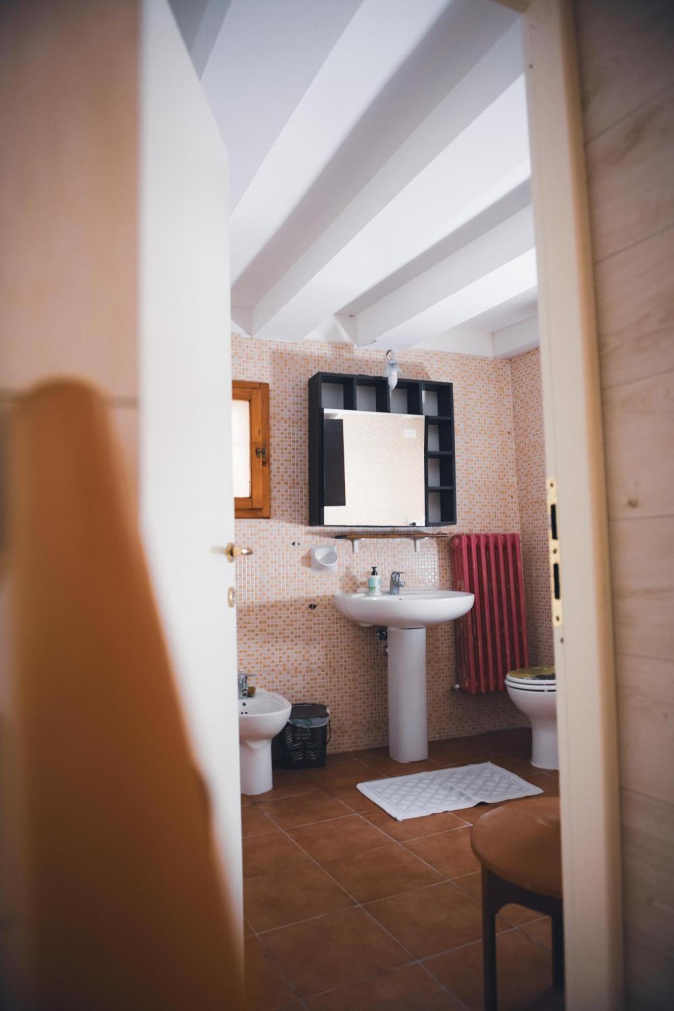 Home Peterpan, B&B Direttamente Sulla Piazza Casal Fiumanese Exteriér fotografie