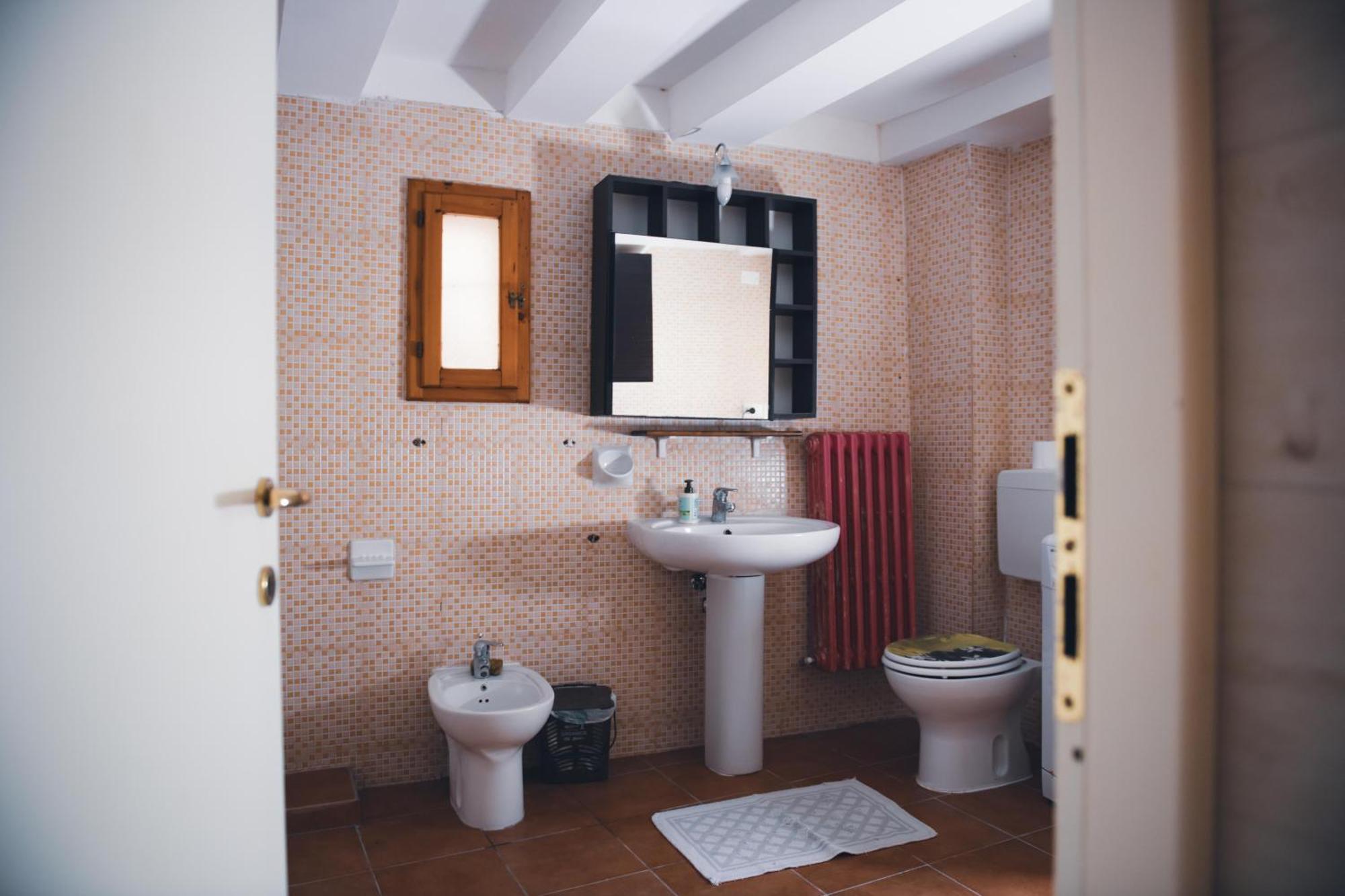 Home Peterpan, B&B Direttamente Sulla Piazza Casal Fiumanese Exteriér fotografie